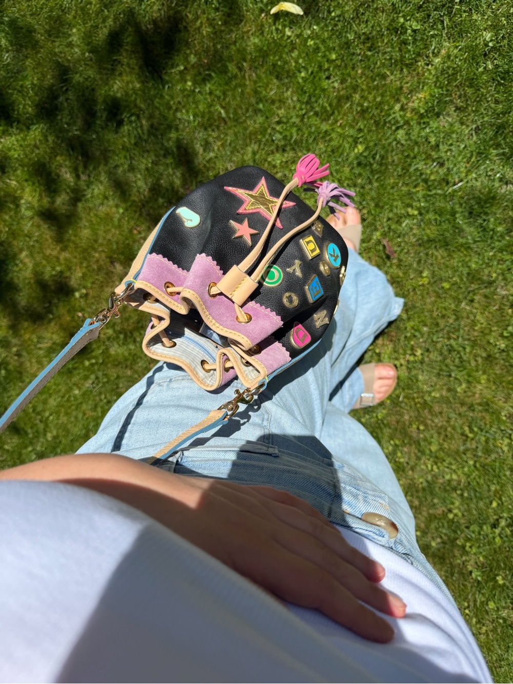 ✨💕Vintage Y2K Dooney & Bourke Charm Lindsay Lohan Bucket Bag in Black/ Pink✨💕 - Picture 5 of 16